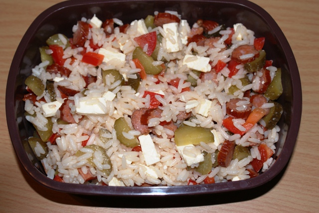 Lunch... czyli sałatka z ryżu, warzyw z dodatkiem kabanosów chorizo